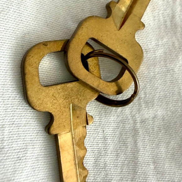 👑✅PRICE FIRM✅ Authentic Louis Vuitton keys for lock #303 - Picture 4 of 11